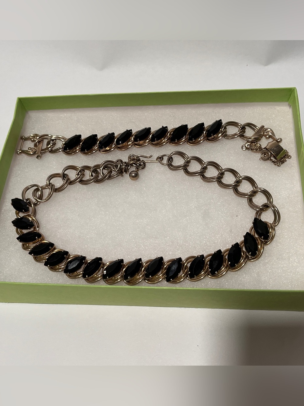 Vintage Gold Tone Metal Cable Chain Bracelet Black Marquise Stones Box Clasp